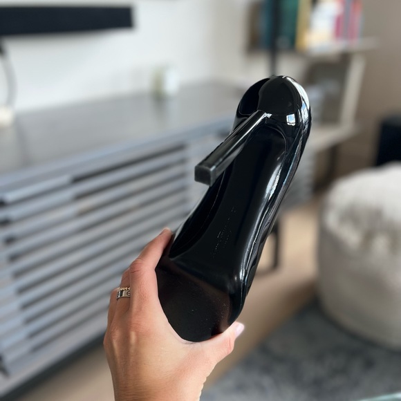 Ferragamo “Vara” Pumps [11 Women’s] - Picture 7 of 13